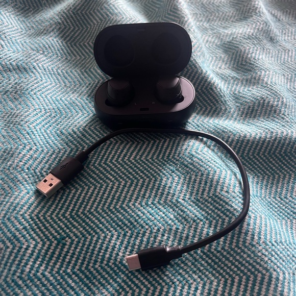 Samsung Galaxy Buds (SM-R140) – Black – Excellent Condition - Picture 3 of 8